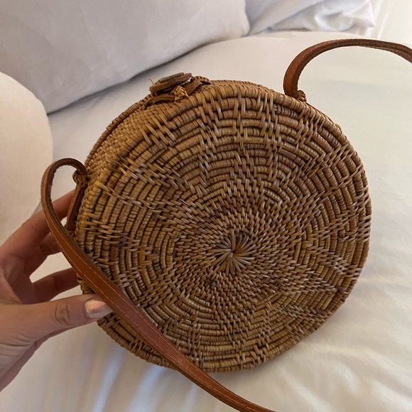 Urban Outfitters Circle Straw Crossbody - Picture 5 of 8
